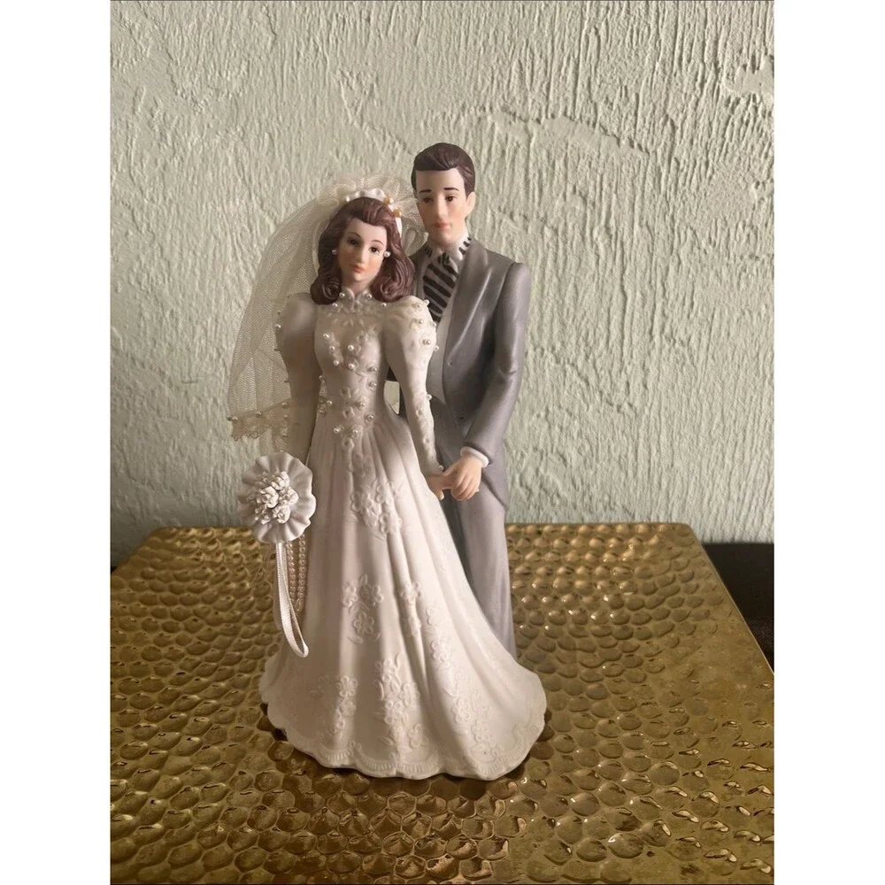 2250”6x10”Musical Classic Bridal Porcelain Decor- White Bride & Gray Groom
